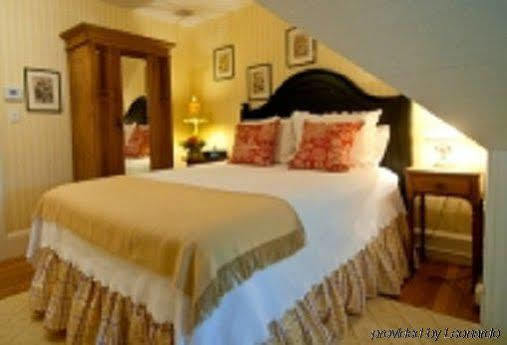 Inn The Sydney, The Collection
